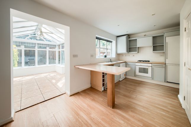 22, Bardswell Court, Stratford-upon-Avon photo 4