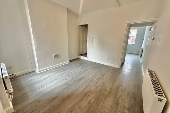 83, Leicester photo 4