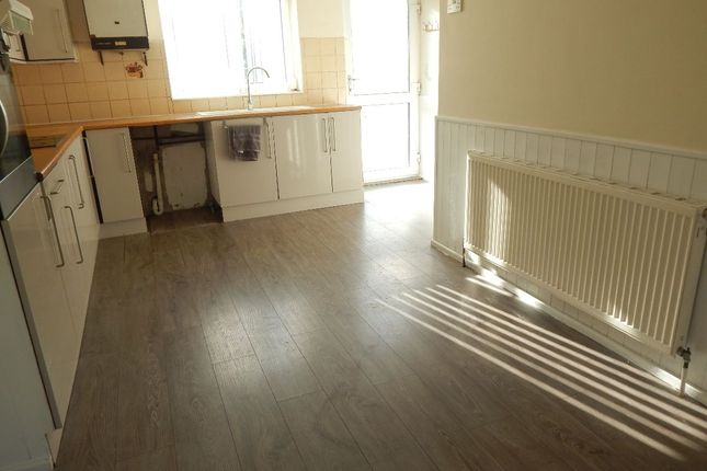 37 West Park Road, Batley photo 4