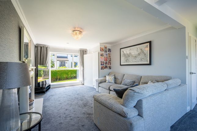 55, Cunningham Drive, Glasgow photo 2