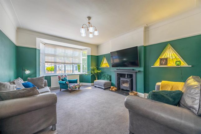 11, Winsford Gardens, Westcliff-On-Sea photo 2