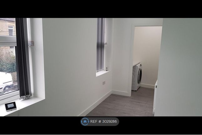 Flat, Norman Road, Huddersfield photo 5