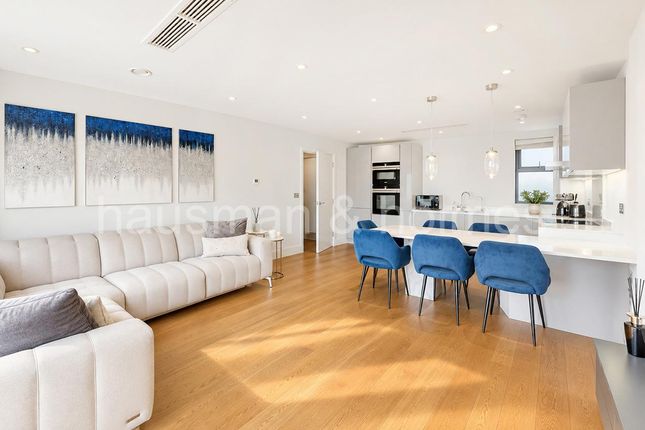 Allmand Court, London photo 4