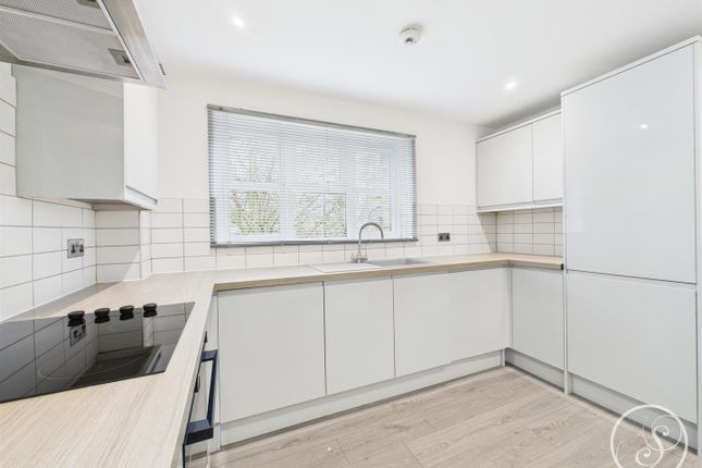 4, Parkwood Court, Leeds photo 3