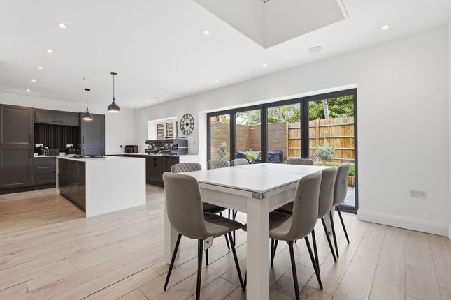 1 Burlington Avenue, Romford photo 2