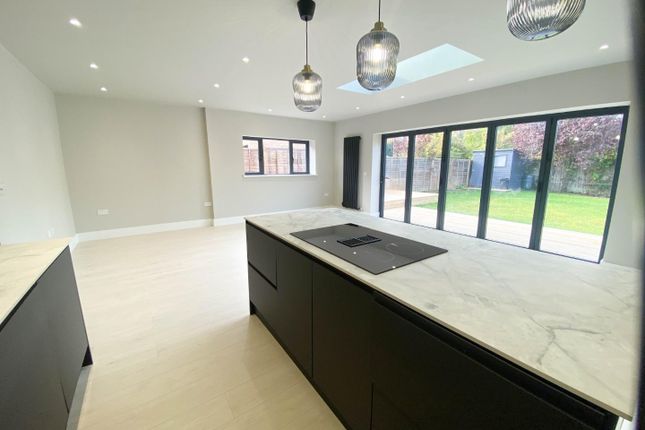 13, Poplar Close, Cambridge photo 2