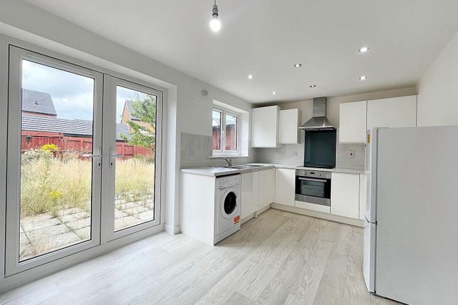 10, Foil Close, Newport photo 2