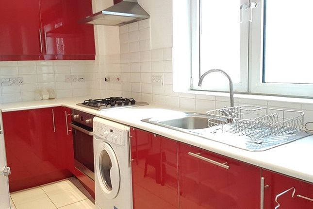 Flat to rent in Chamberlain House, 126 Westminster Bridge Road, London