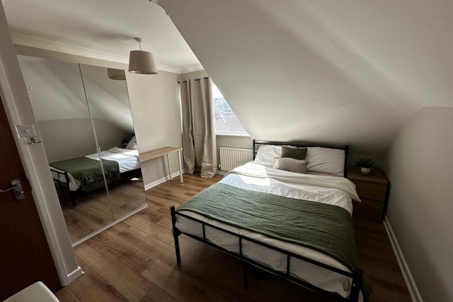 Room 6, 564, Ringwood Road, Poole photo 2
