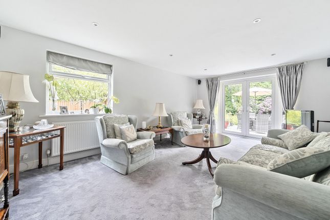 9, Gorselands Close, West Byfleet photo 3