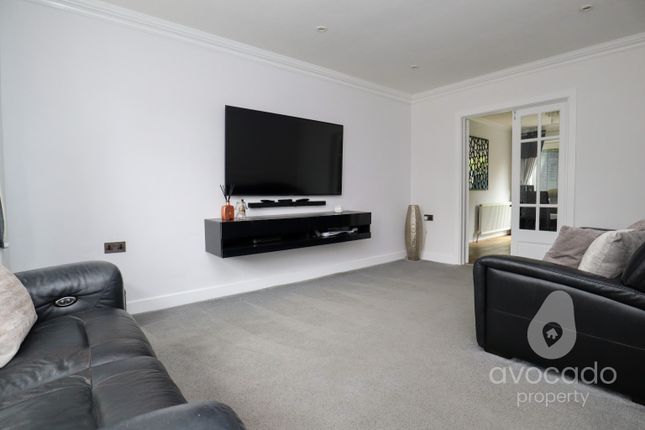 15 Claydon Gardens, Blackwater, Hampshire photo 3