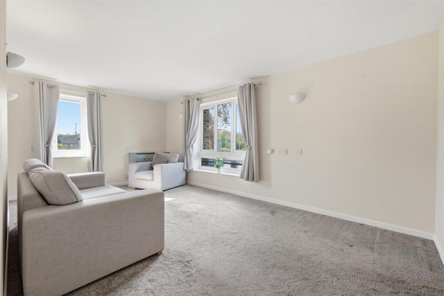 17,, Oak Lodge, Wanstead photo 2