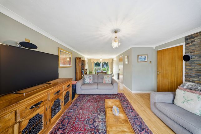 147, Carpenders Avenue, Watford photo 2