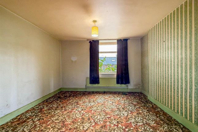 13, Nunsfield Road, Buxton photo 2