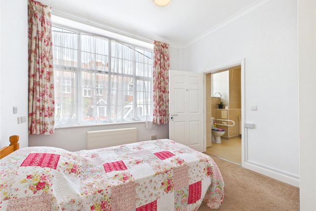Apartment 3, Alexandra Court, 12, Marine Parade, Harwich photo 3
