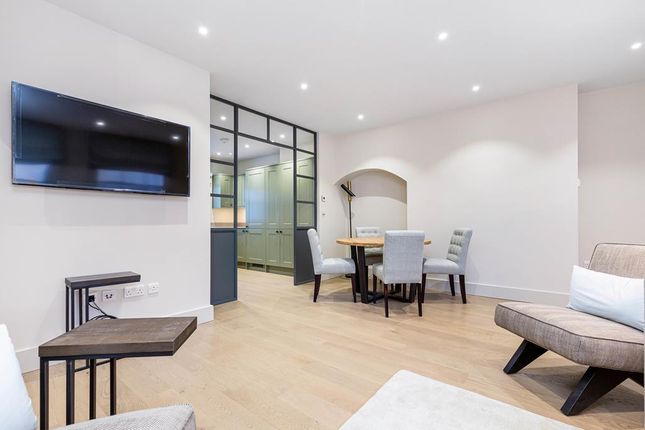 Flat to rent in Frederic Mews, London