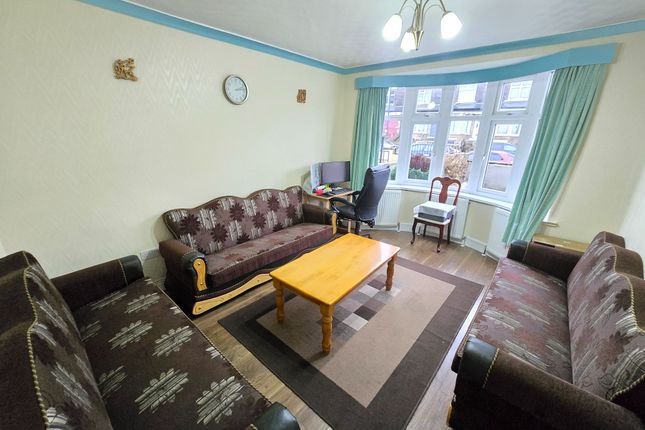 89 Lilycroft Road, Bradford photo 2
