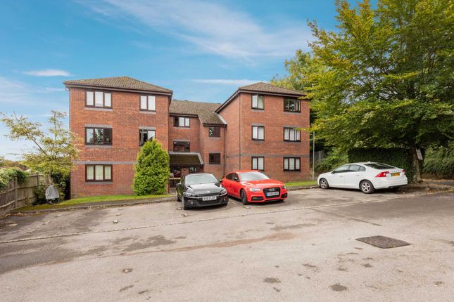 Thumbnail Flat for sale in Rutland Court, High Wycombe