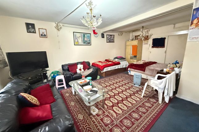 BRENT RD , SOUTHALL  photo 3