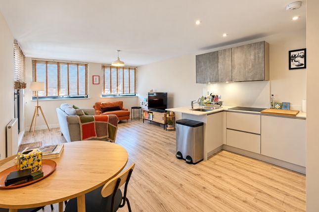 35, Charles Court, Kent photo 2