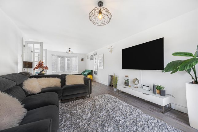 15, Blackthorn Close, Reading photo 2