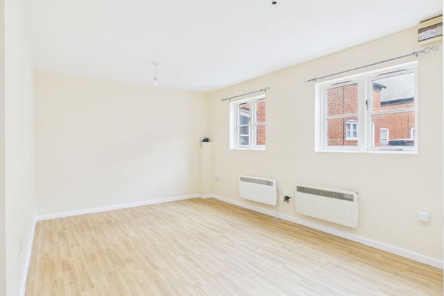 17 Chelsea Court, Gloucester photo 4