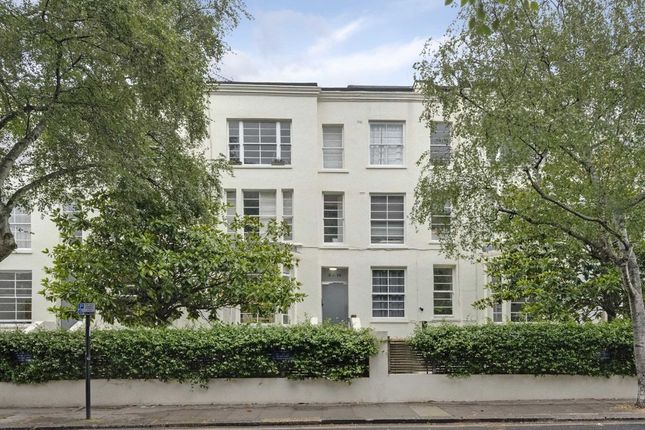 Flat for sale in Cliff Road, London