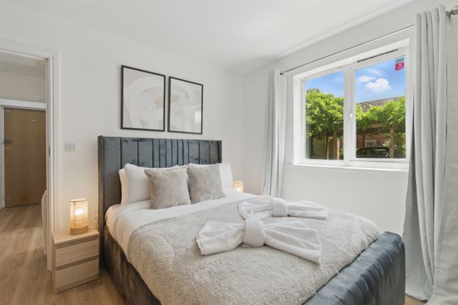 30 Manchester, Garvary Road, London photo 4