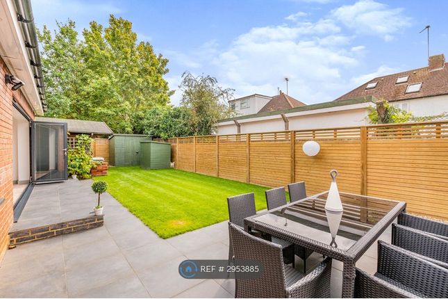 Arlington Green, Mill Hill, London photo 2