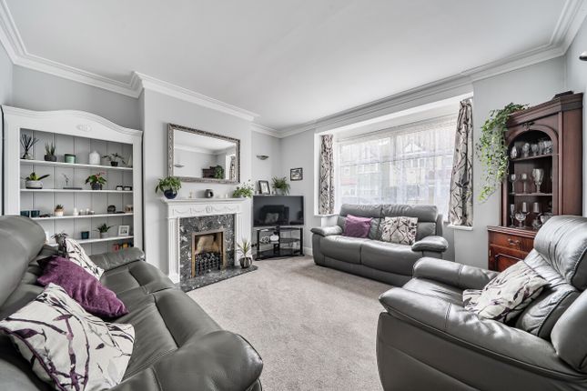 26, Hallowell Close, Mitcham photo 3
