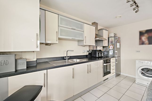 5 Wodan House Folleys Place, High Wycombe photo 3