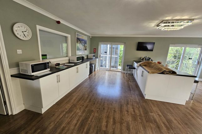 Room 20, St. Vincents Road, Westcliff On Sea photo 5