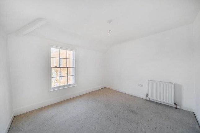 4,The Maisonette, 3 Hillcroft, Fore Street Hill, Budleigh Salterton photo 4