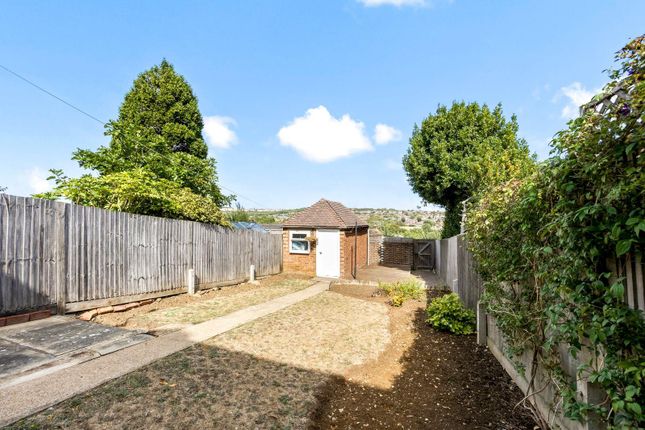 Fairway Crescent, Brighton photo 4