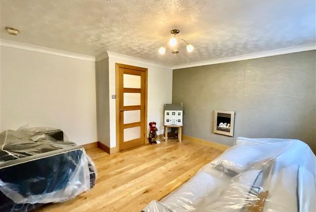 10, Kirkstead Gardens, Sheffield photo 4