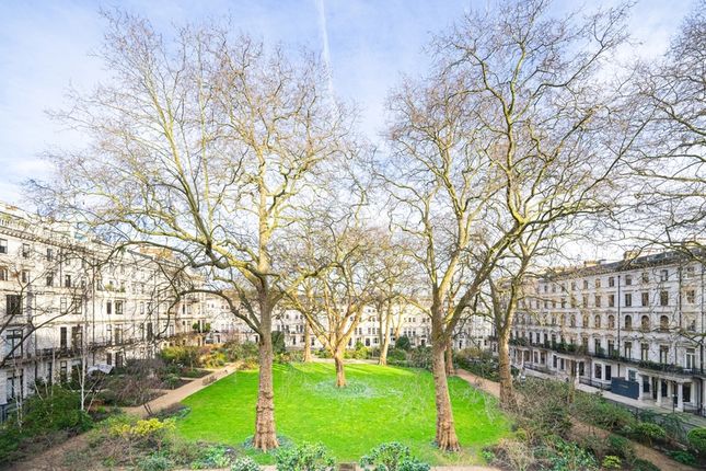 Flat to rent in Ennismore Gardens, London