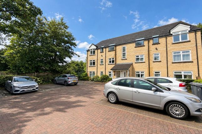 2-bed flat on Flat 3,, 21 The Plantations, Abb Scott Lane, Bradford, £70,000