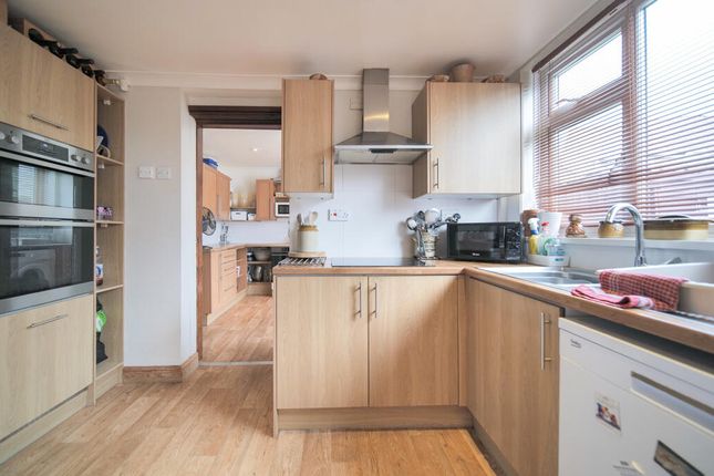 3, Newleaze Park, Melksham photo 3