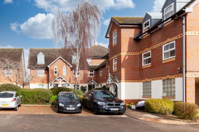 Thumbnail Flat for sale in Farriers Mews, Abingdon