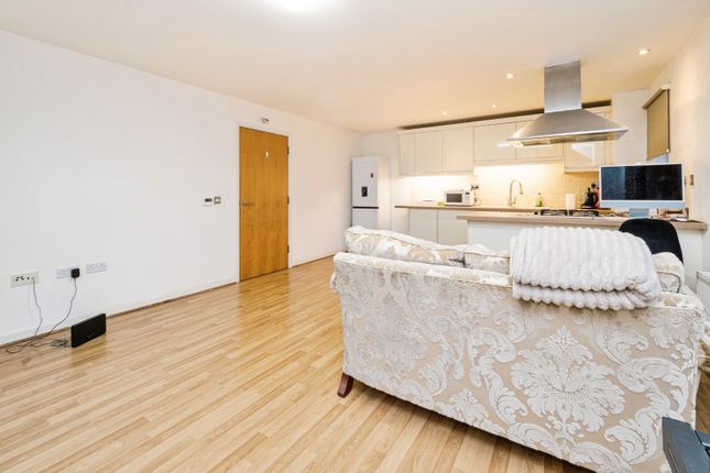 12, Gatekeepers House, London photo 4