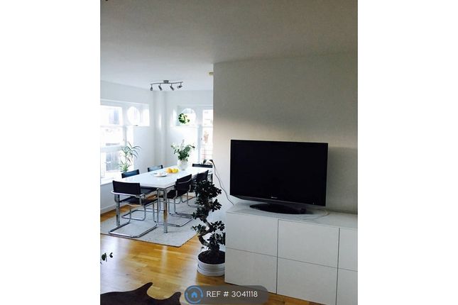 Flat, Lime Kiln Wharf, London photo 2