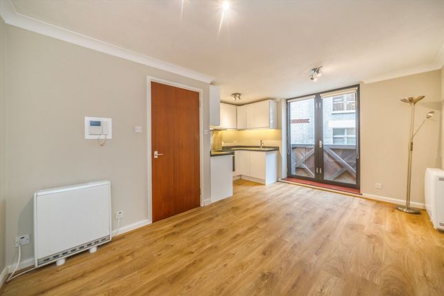 Flat 14, Aldersgate Court, 30, Bartholomew Close, London photo 3