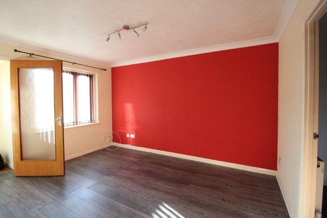 6 Hulme Close, Bedford photo 3