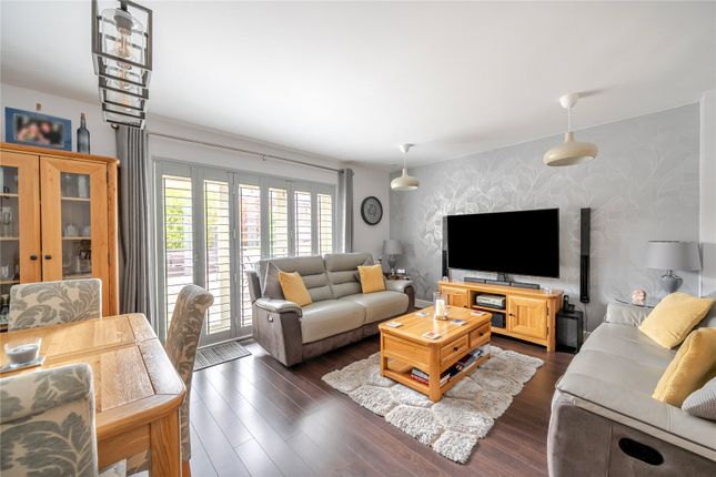 White Hart Close, Surrey photo 4