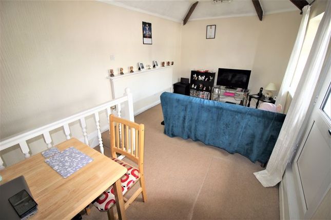 Thumbnail Flat to rent in Western Street, Swindon