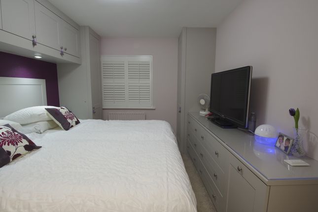 2, Basildon photo 5