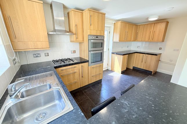 11 Coral Reef Close, Eastbourne, East Sussex photo 3