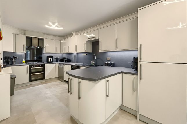 21 Kingsdale Close, Bury photo 3