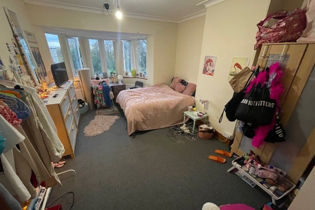 Buckingham Grove, Hyde Park photo 3