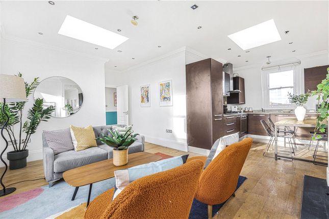 Flat for sale in Balls Pond Road, London